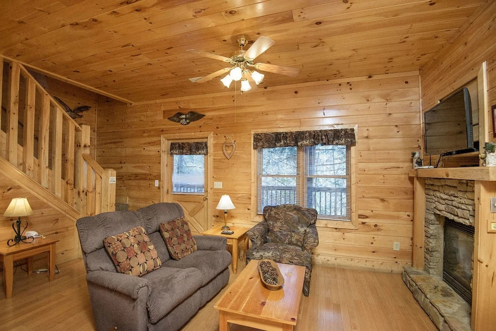 Lockers Mountain Hideaway by Eagles Ridge Resort