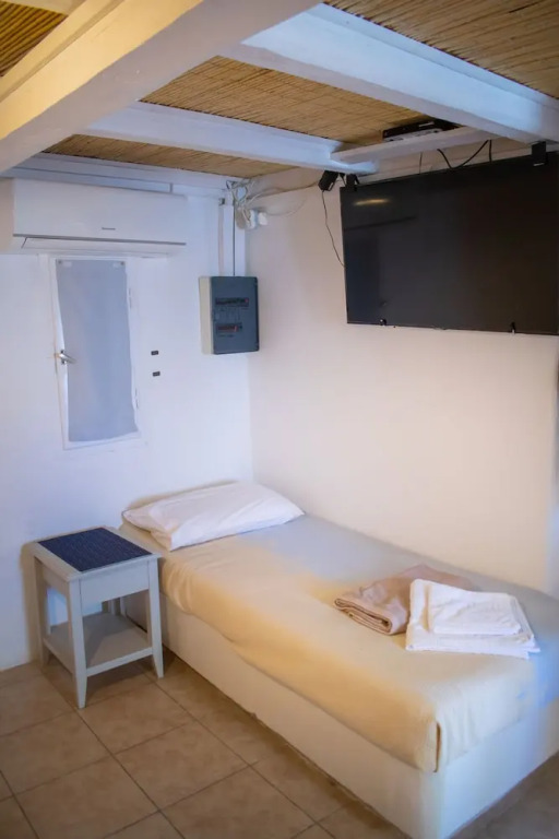 Cozy Studio for 2 Guests With 1 Child or 3 Adults - Walking Distance to Beach