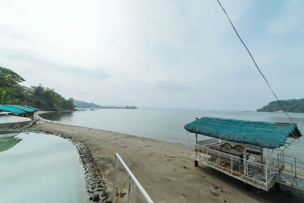 RedDoorz Plus @ Subic 2n2 Beach Resort Zambales