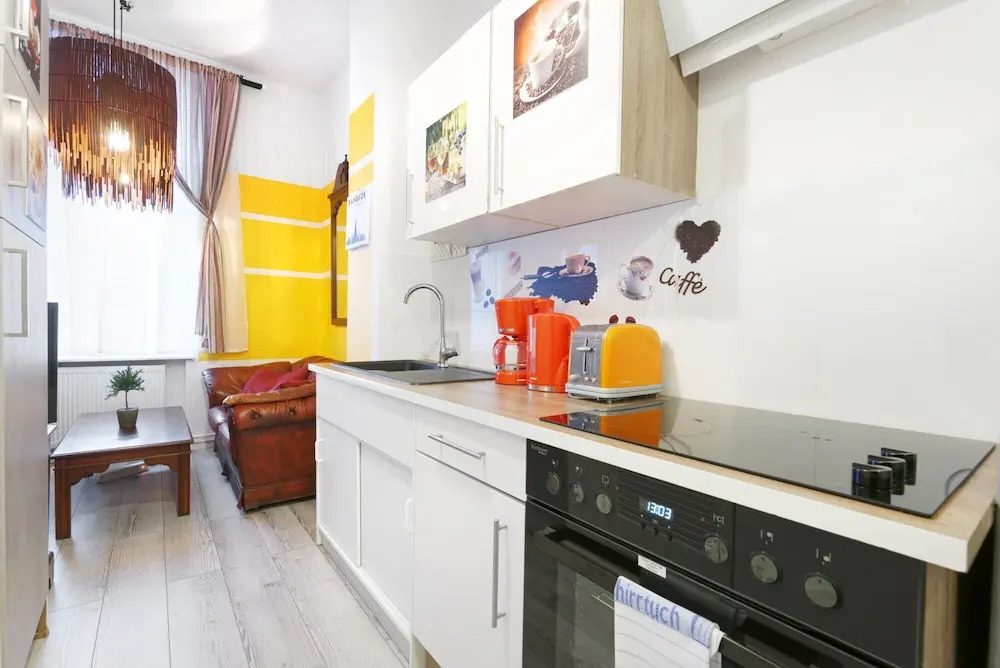 Sweet Central Tiny Apartment for 4 People