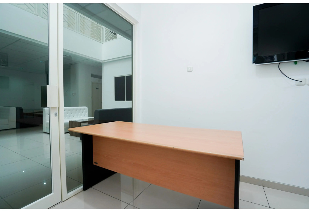 OYO Life 2462 Kost Surabaya