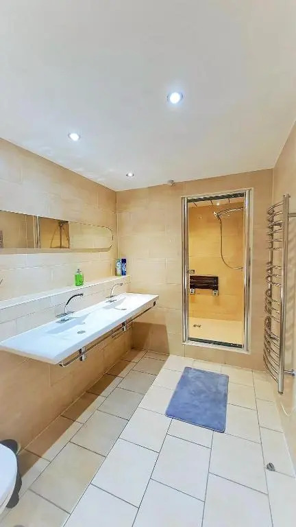 Sidemerseylivingscouk 5BR 3BA Penthouse w Parking in L1
