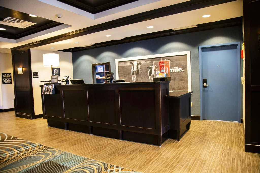 Hampton Inn & Suites Sharon