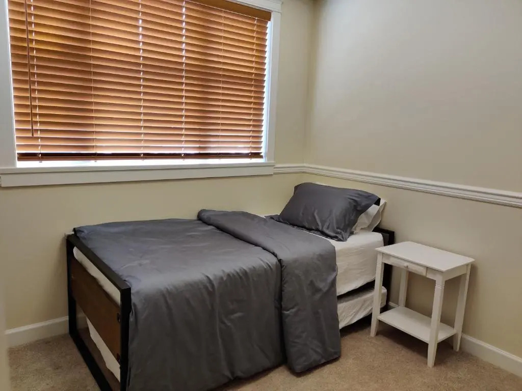 Modern & Comfy 2brdm Condo in Langley - Close to Highway 1