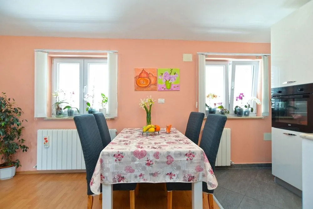 Apartment 1873