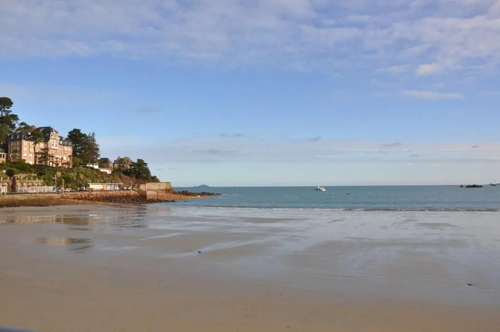 Bel appartement entièrement rénové 5 personnes au centre ville de PERROS-GUIREC - Ref 923