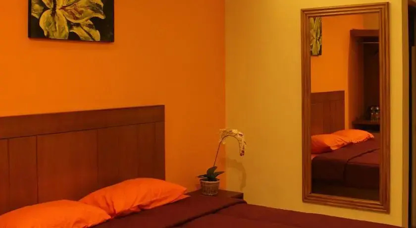 Nirvana Inn seturan Mitra RedDoorz