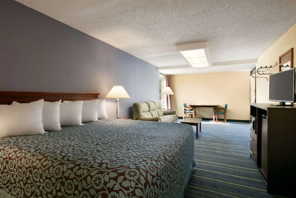 Days Inn by Wyndham Clearwater/Central