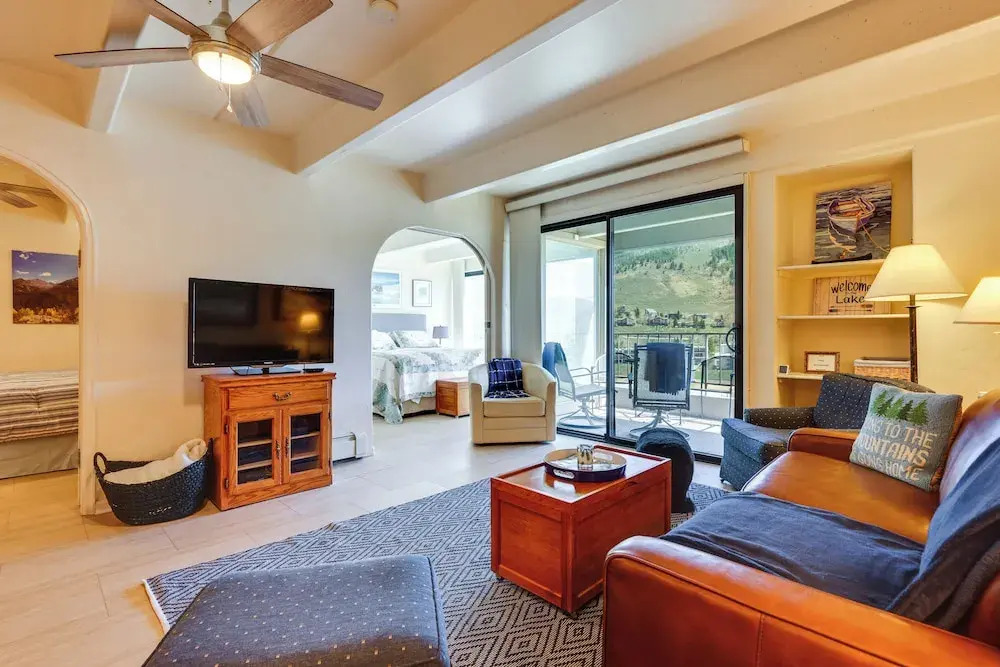 Mtn & Reservoir Views: Cozy Dillon Condo!