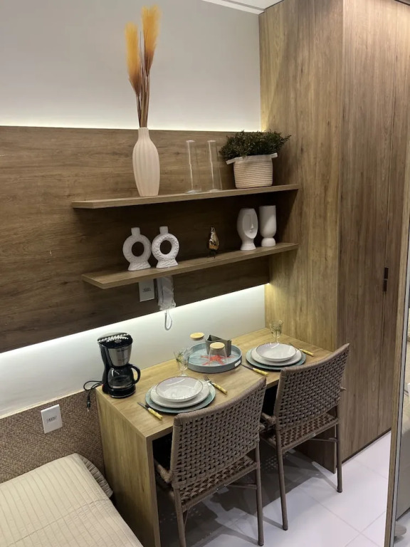 Makia Flats Muro Alto