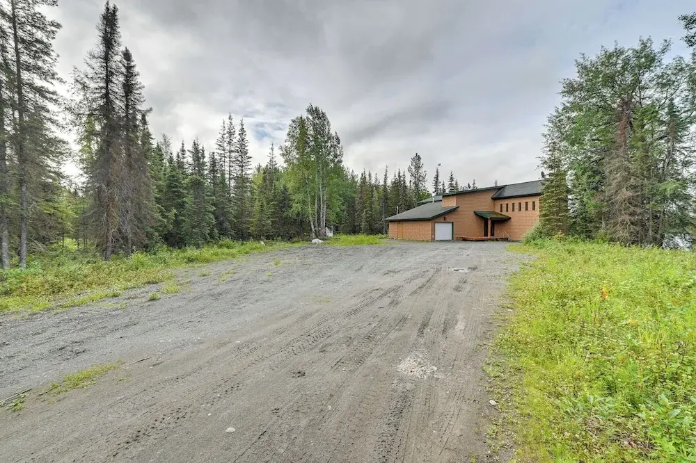 Spacious Soldotna Home w/ Mackey Lake Views