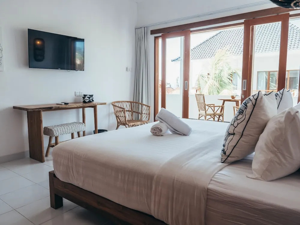 Ohanas Beachfront Resort & Beach Club