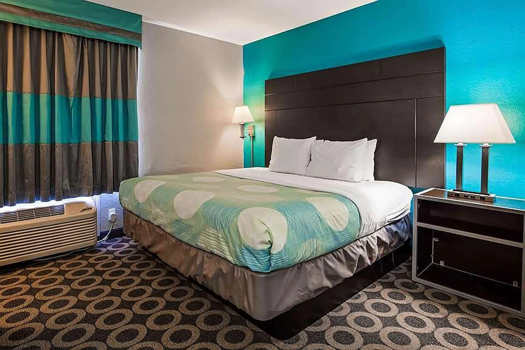 Travelodge by Wyndham San Antonio Downtown Northeast