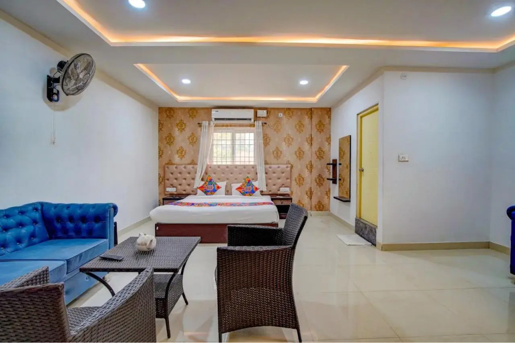 Krishna's Landmark Business Hotel