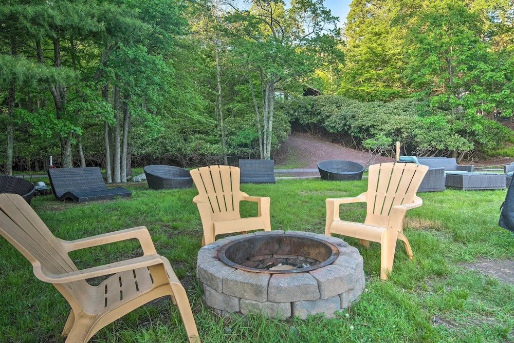 Hot Tub & Fire Pit: Waterfront Lake Harmony Home