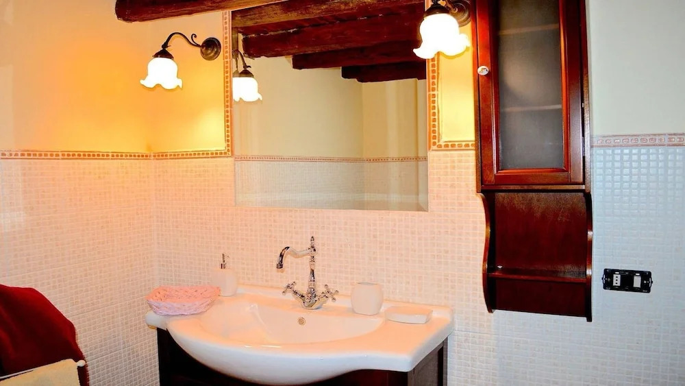 Spoleto Contessa Media, Central Spoleto, Sleeps 4