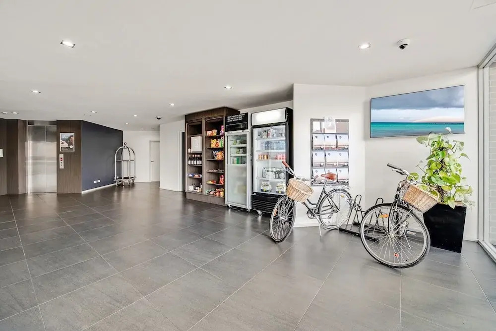 Comfy Lakeside 1-bed With Secure Parking