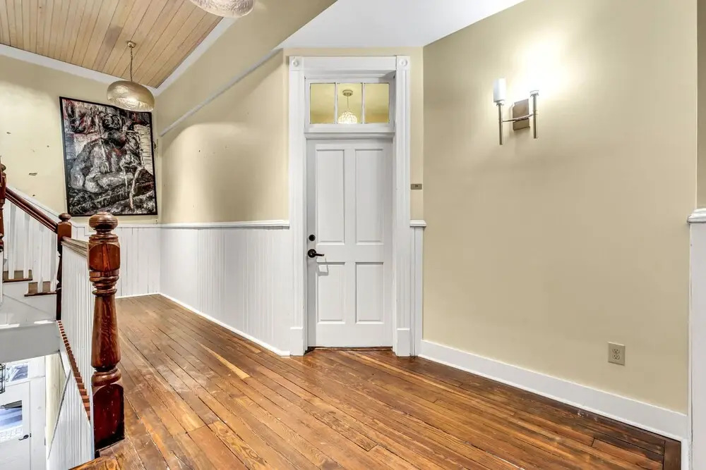 Elm St. Retro Retreat - Downtown Condo