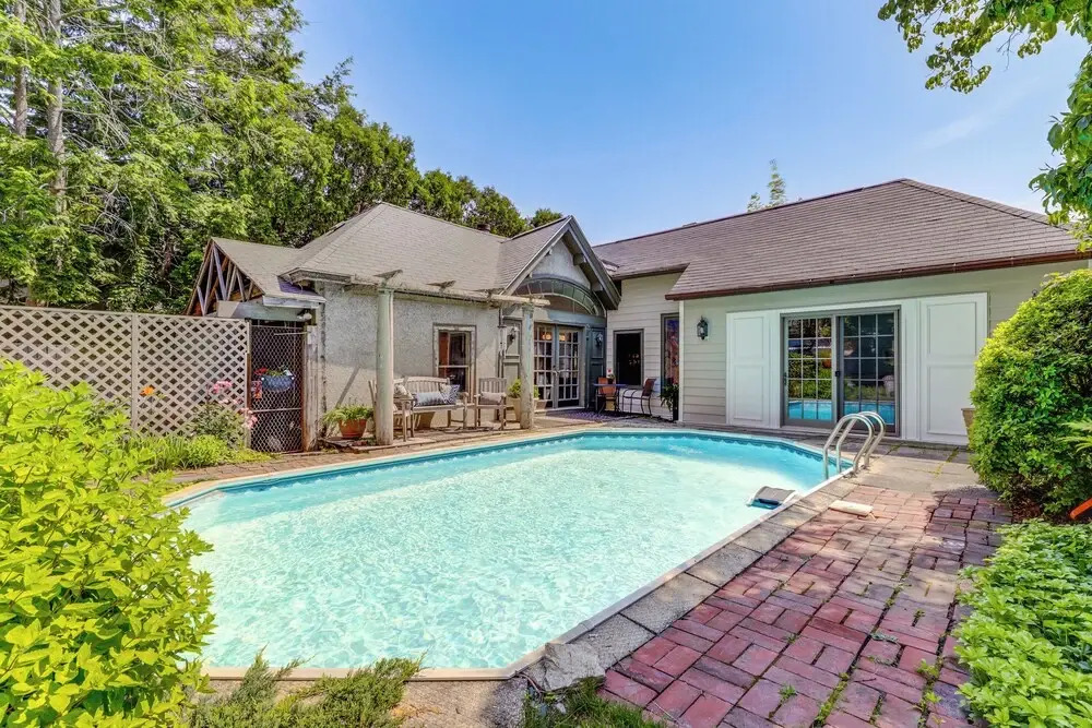 Shared Hot Tub: Historic Cottage, Walk to Elm Park