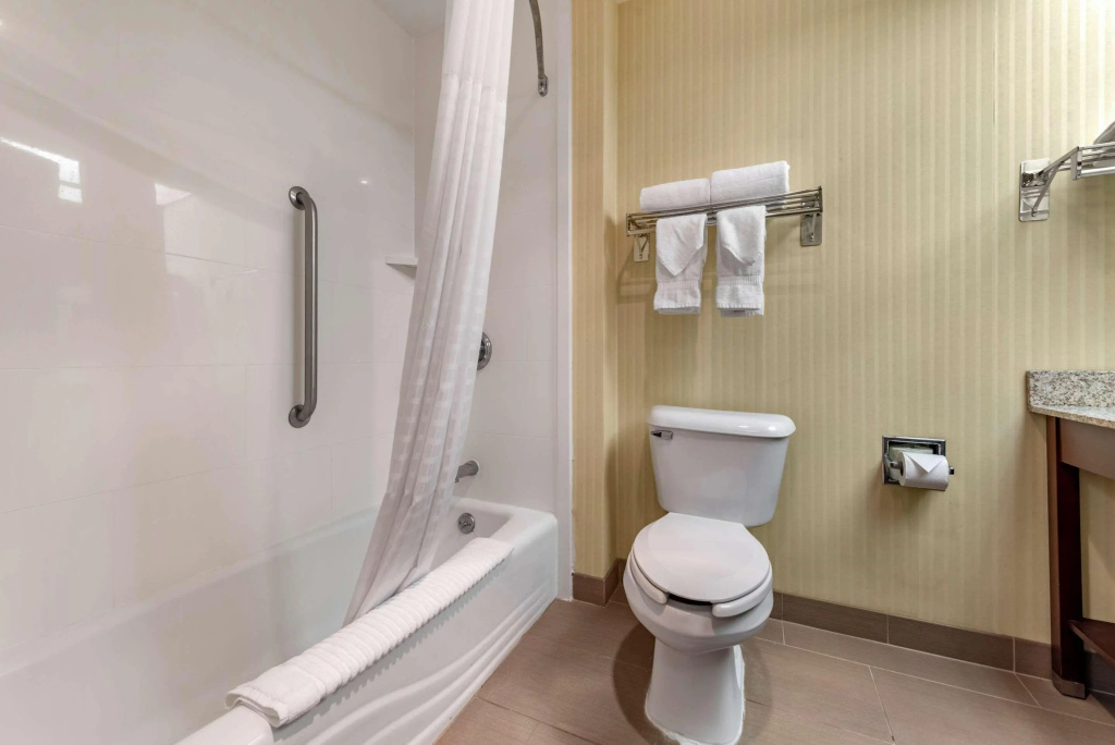 Comfort Inn & Suites Warsaw near US-30