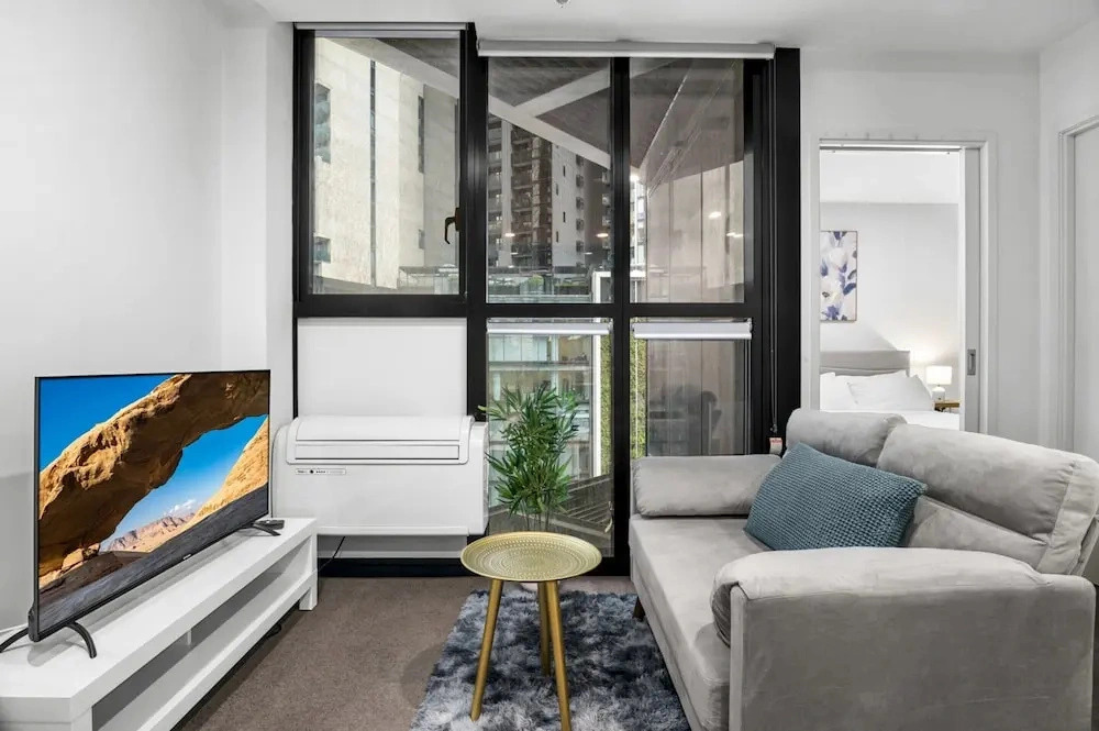 Elevated 1-bed Retreat Near Crown