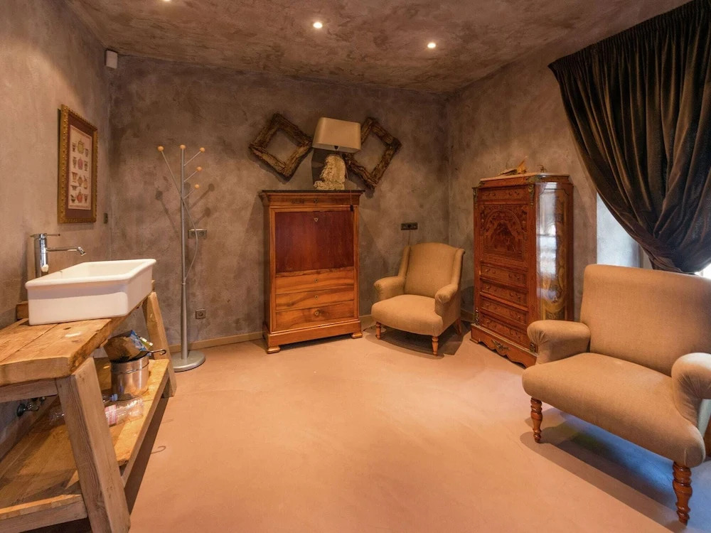 Magnificent Manor in Vresse-Sur-Semois with Sauna