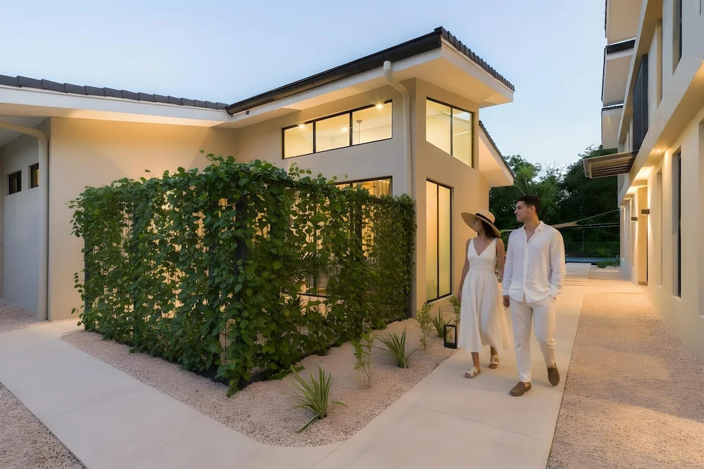 Casa Bo Jungle - Steps to Tamarindo Beach - Surf & Pool