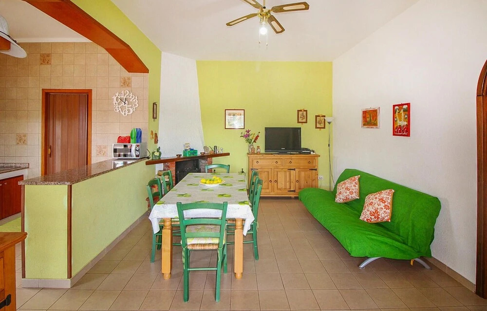 2 Bedroom Stunning Home In Siracusa