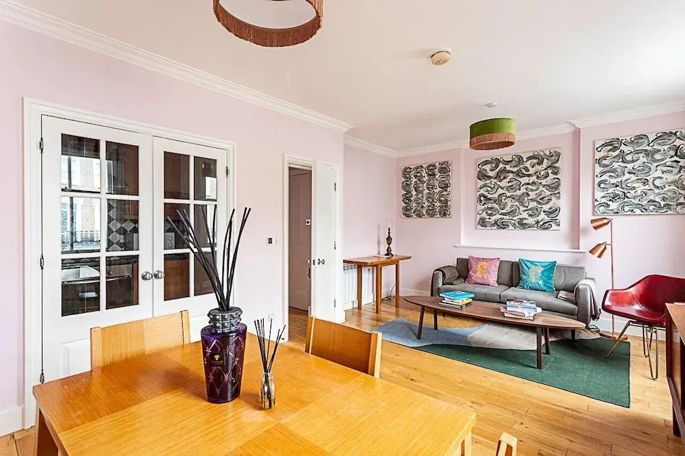 Chic Gunter Grove Flat - London Retreat