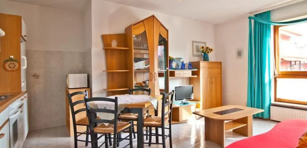 Cozy Flat for Four Guests Just Steps From the sea