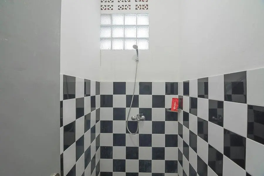 RedDoorz Hostel near Braga Citywalk