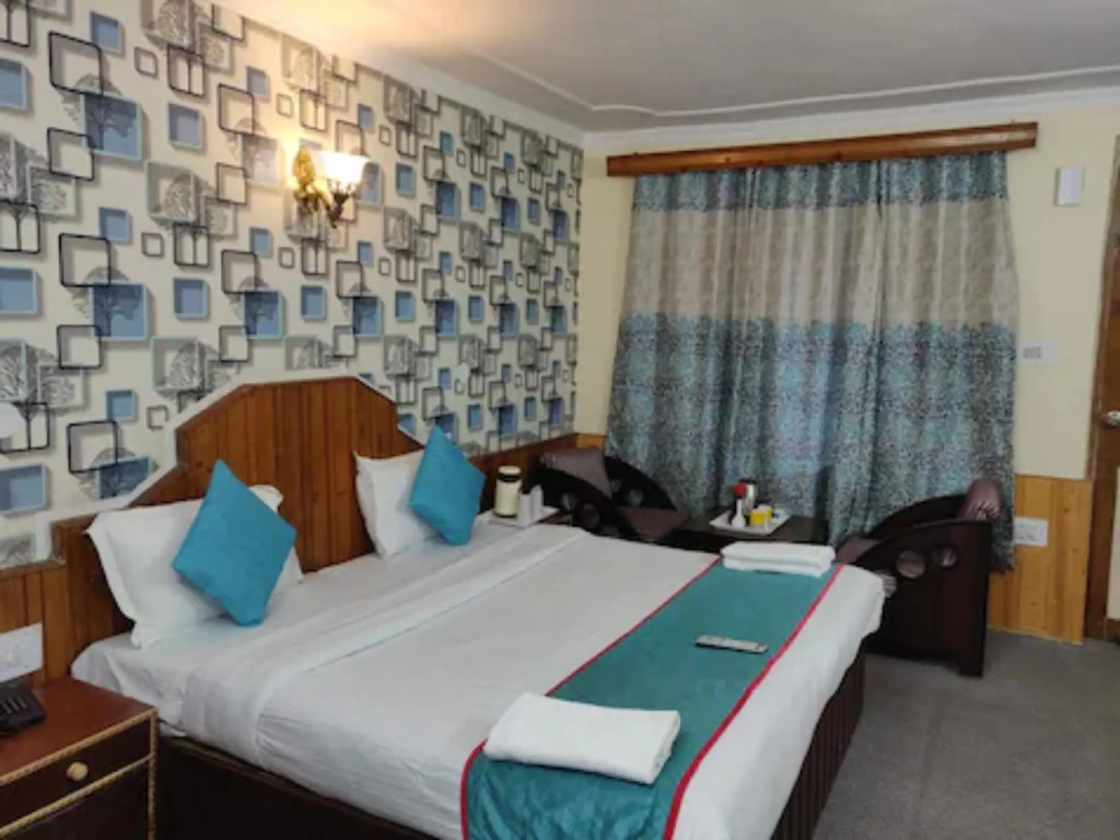 Goroomgo Elena Aastha Regency Manali