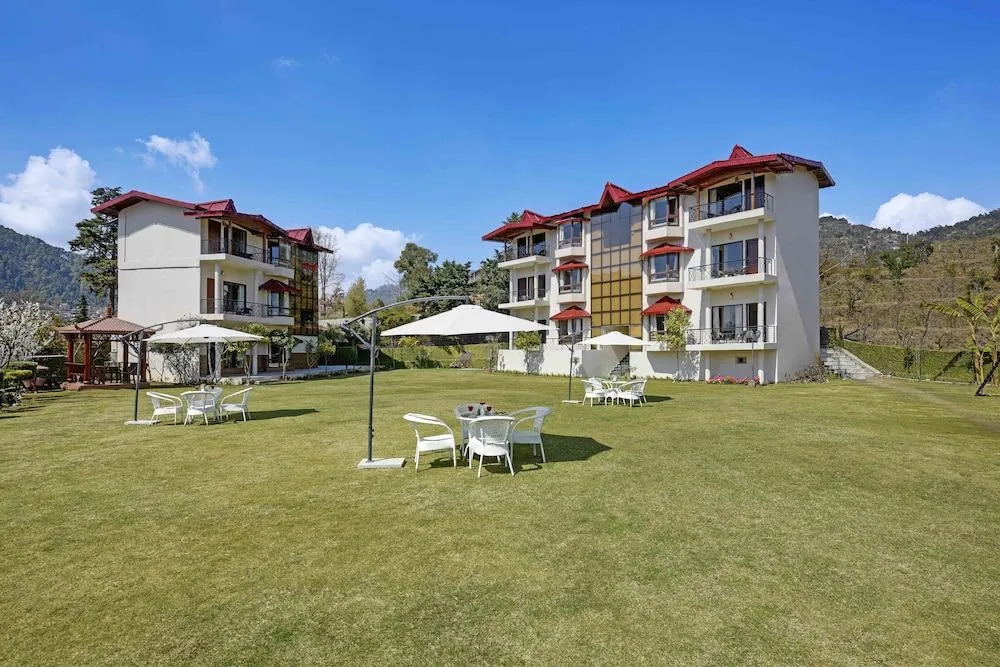 The Prince - A Lake Facing Resort and Spa