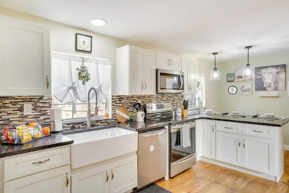 Lake Wales Vacation Rental w/ Screened-in Porch!