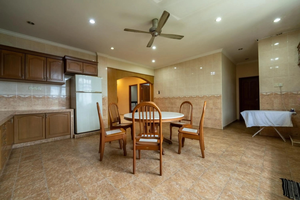 MK Homestay Wakaf Che Yeh with bathtub - Max 14 Pax