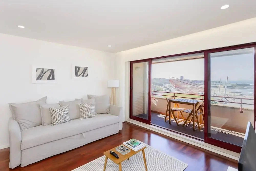 Liiiving in Matosinhos - Seaside Balcony Apartment