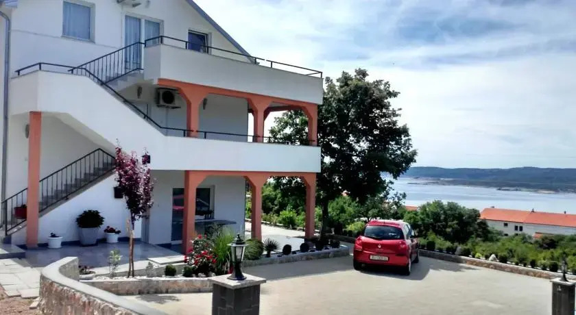Apartments Lujić