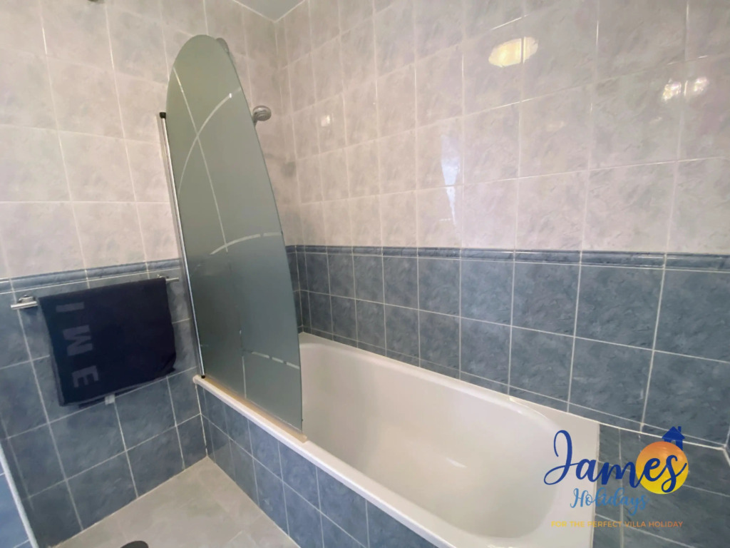 Panorama Golf 1st floor apartment with Comm Pool VM20