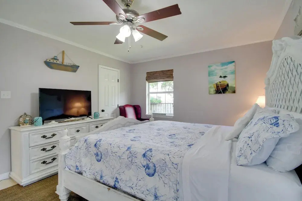 Charming Family Cottage Near Pass Christian Beach!