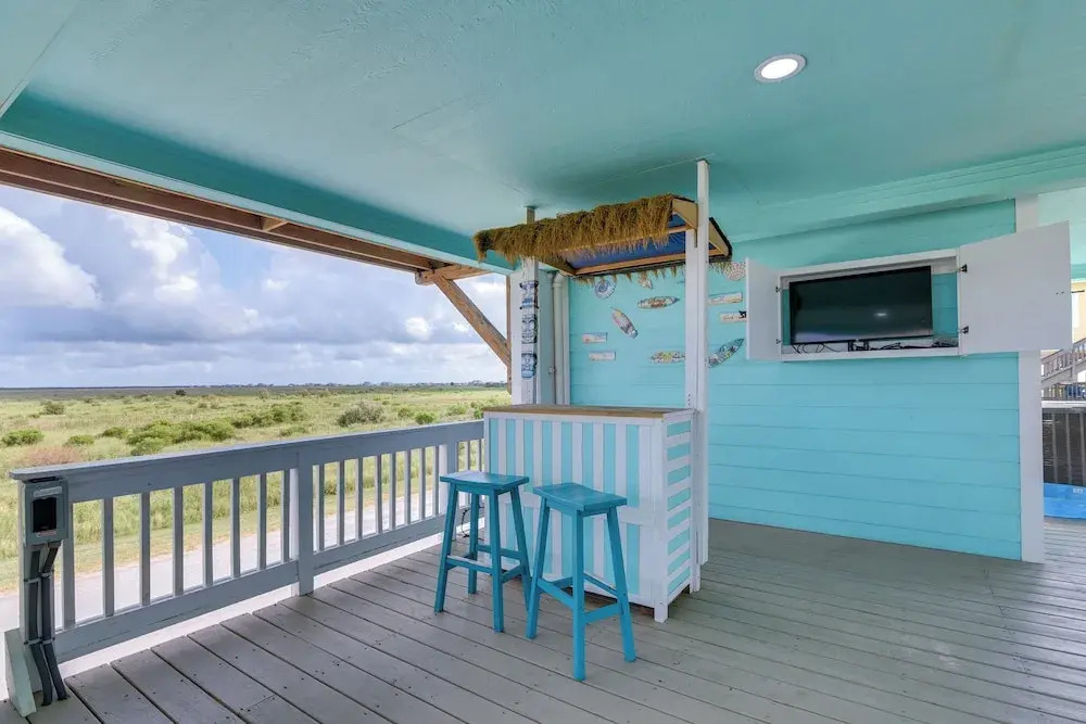 Walk to Beach: Home w/ Hot Tub & Deck in Gilchrist