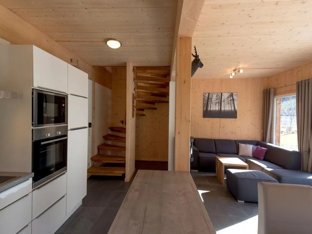 Welcoming Chalet With hot tub