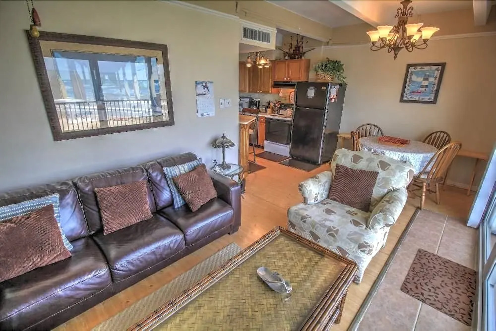 Aquarius 907 Minium 2 Bedroom Condo by RedAwning