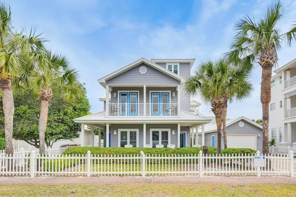 Grand Destin Getaway - Walk a Block to the Beach!