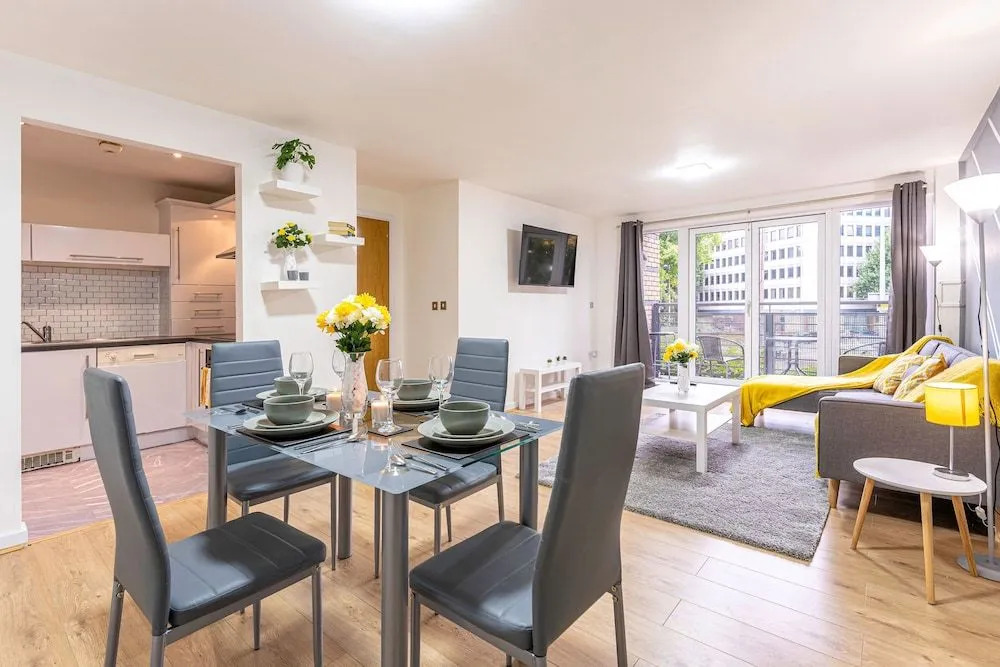 Riley House Spacious City Apartment