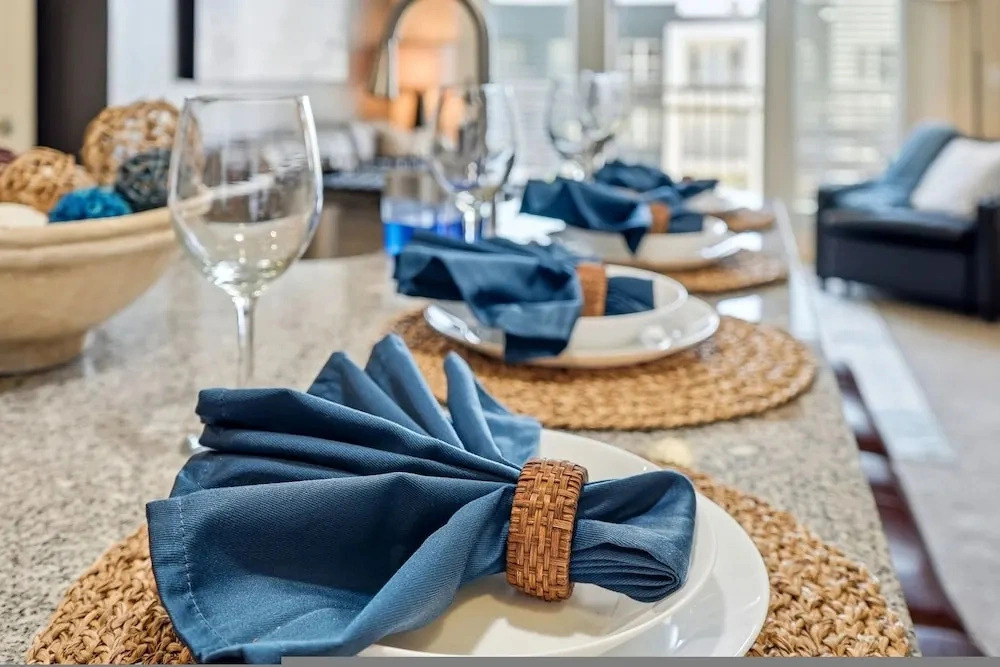 Modern 2BR w Pool Pet-friendly Unit 19