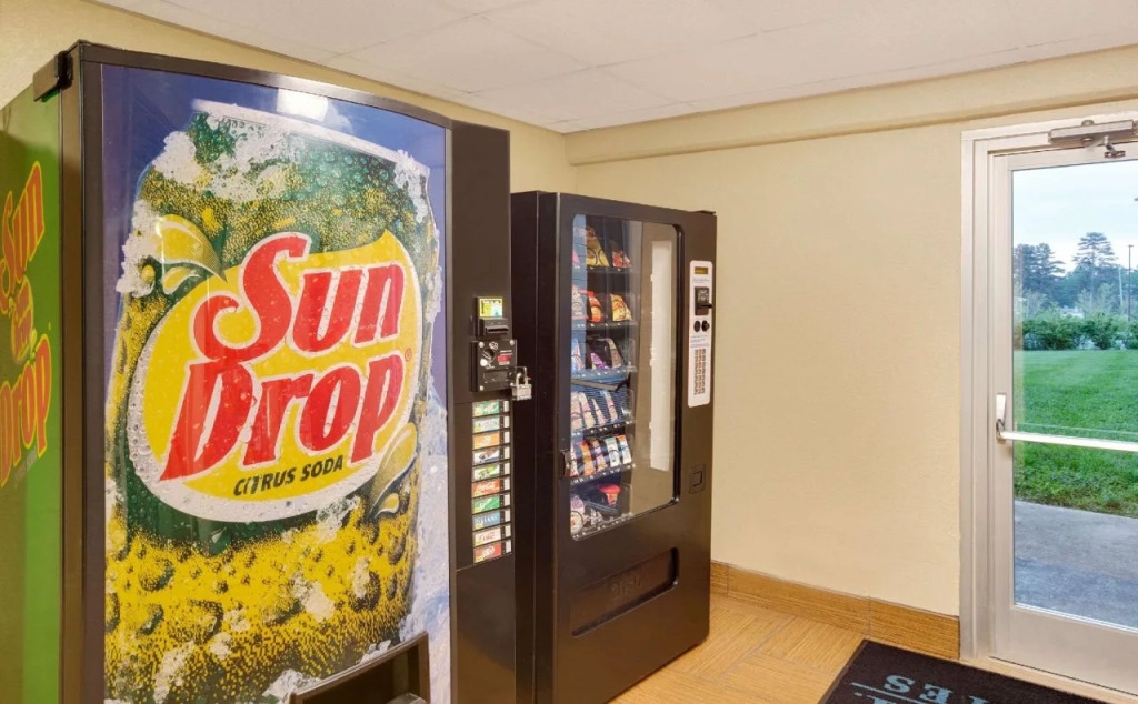 Отель Four Points by Sheraton Charlotte Airport