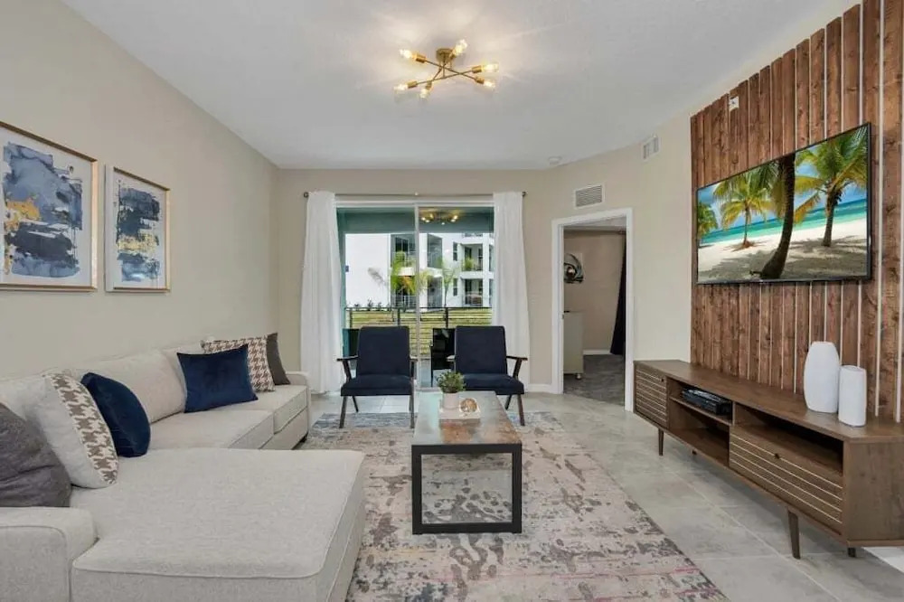 Precious Condo 8min to Disneyworld Resort Access St105