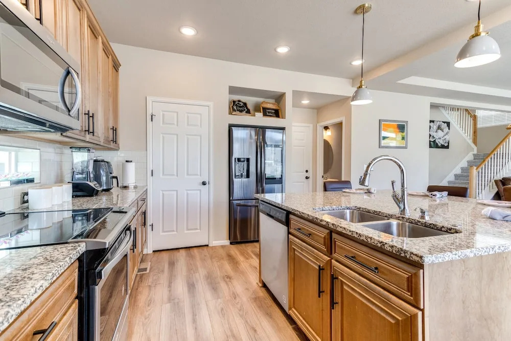 17 Mi to Downtown Denver: Modern Aurora Home!