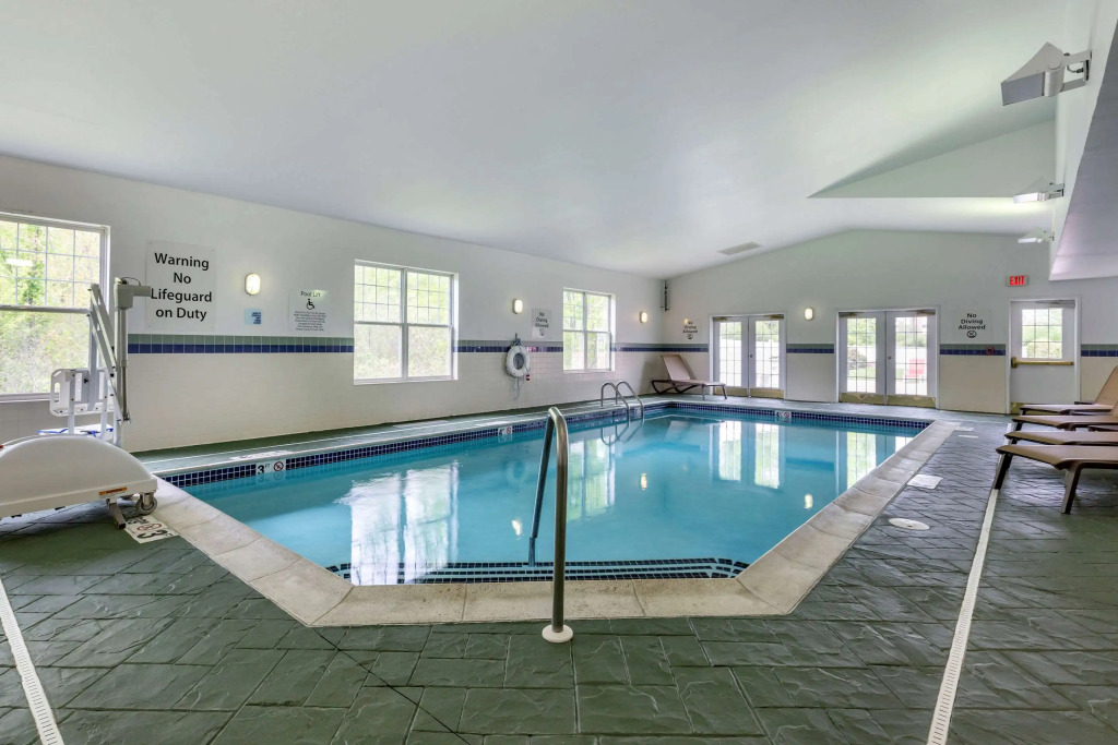 Comfort Inn & Suites Hadley - Amherst