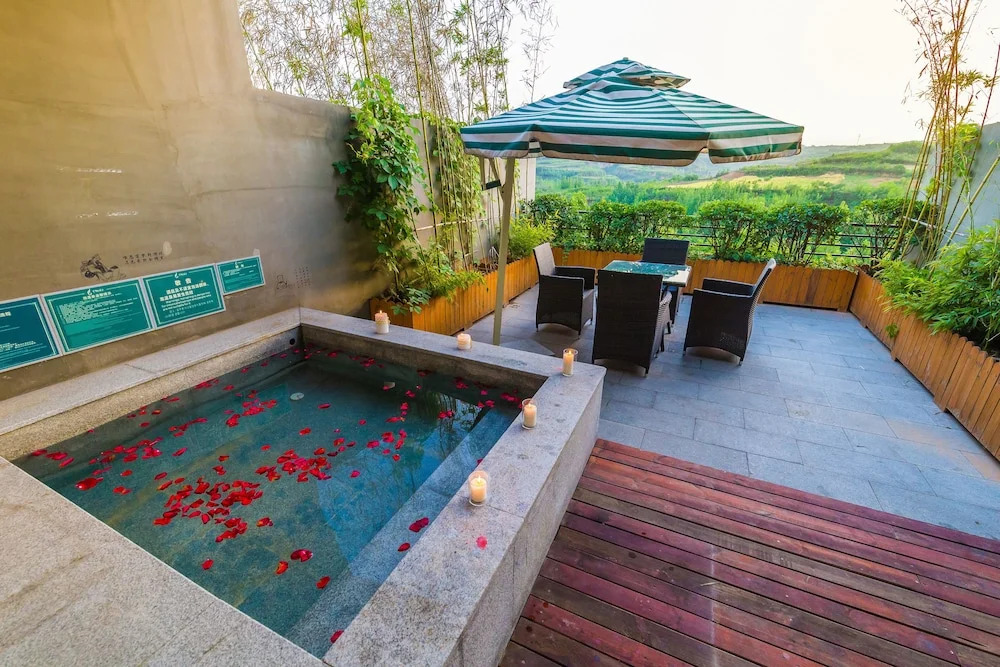 Fengxiang hot spring Hotel